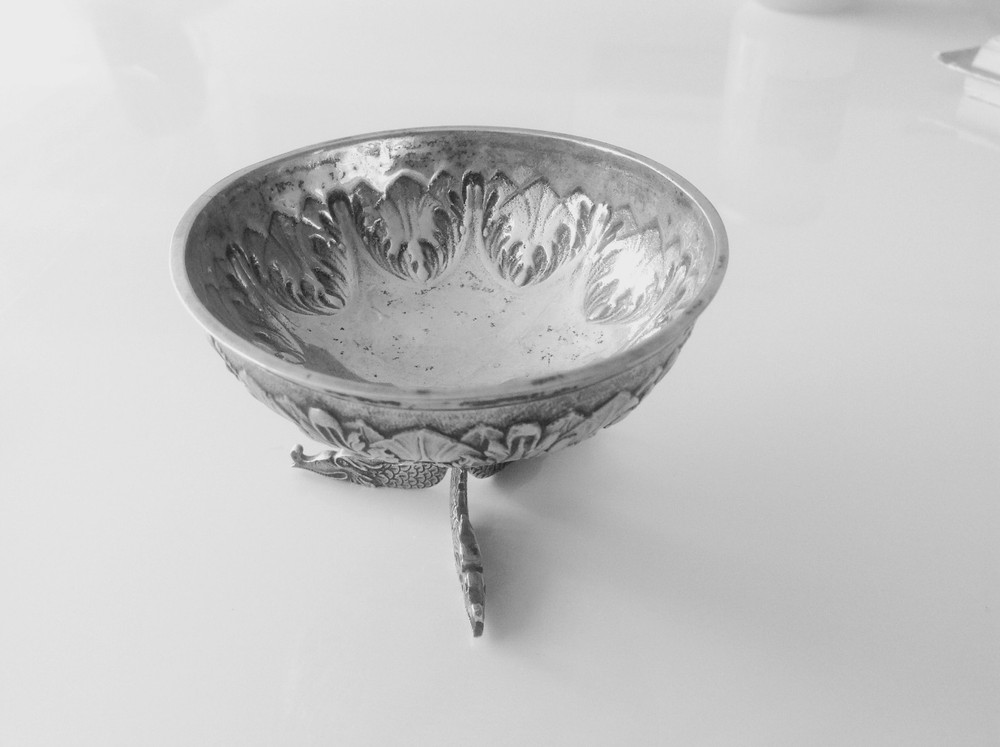 A Fine Solid Silver Hallmarked Vintage Dutch Small Bowl On 3 Fish Pattern Legs