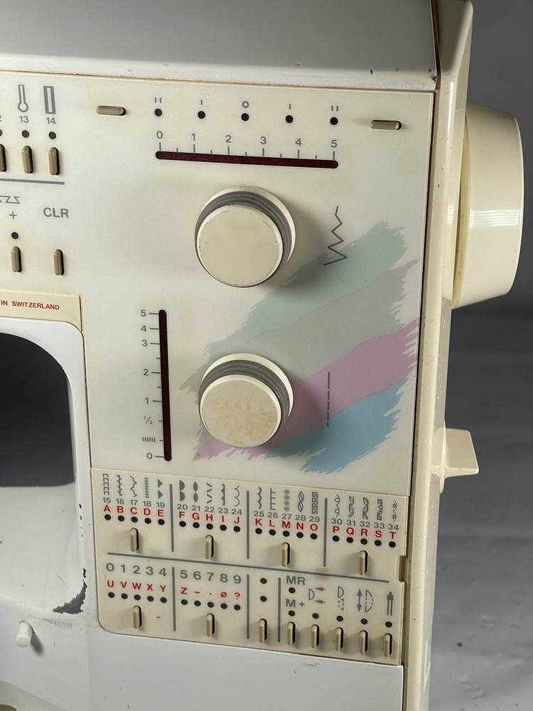 Bernina 1260 Sewing Machine READ