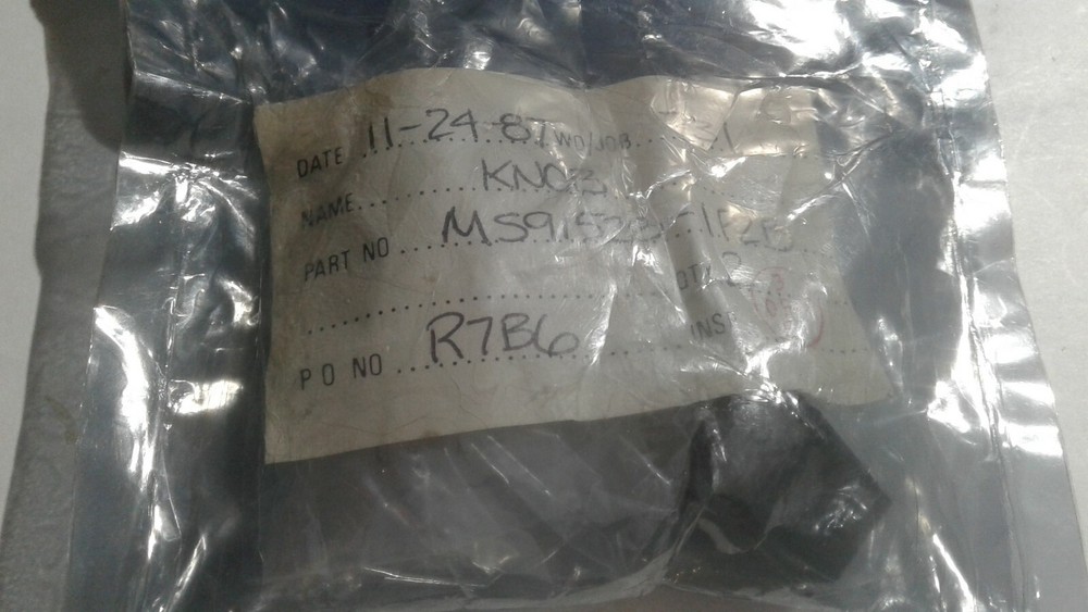 (1 pc) MS91528-1P2B, MIL SPEC, KNOB