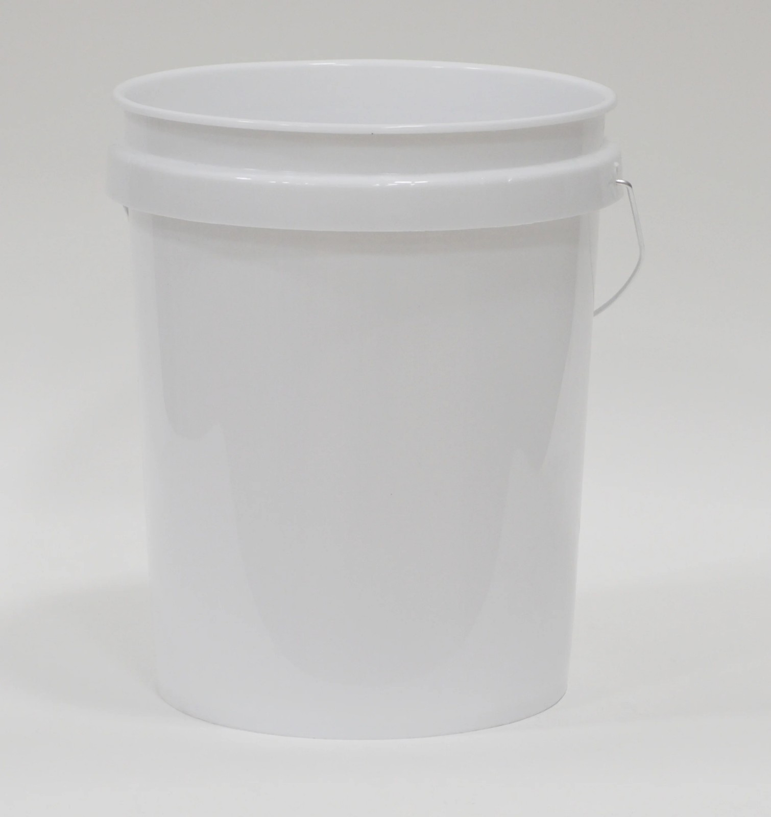 (2 pack) United Solutions 5 Gallon Round Utility Bucket, Comfort Handle, Plastic