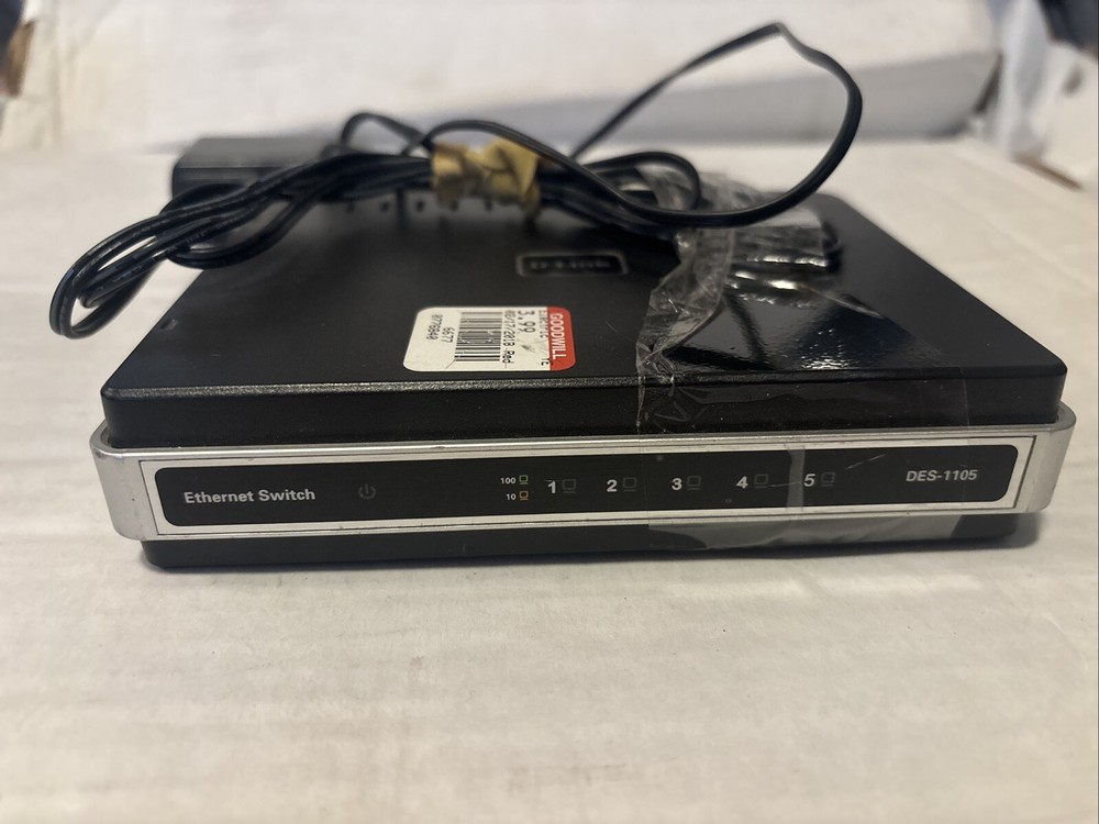D-Link DES-1105 5-Port 10/100 Network Switch