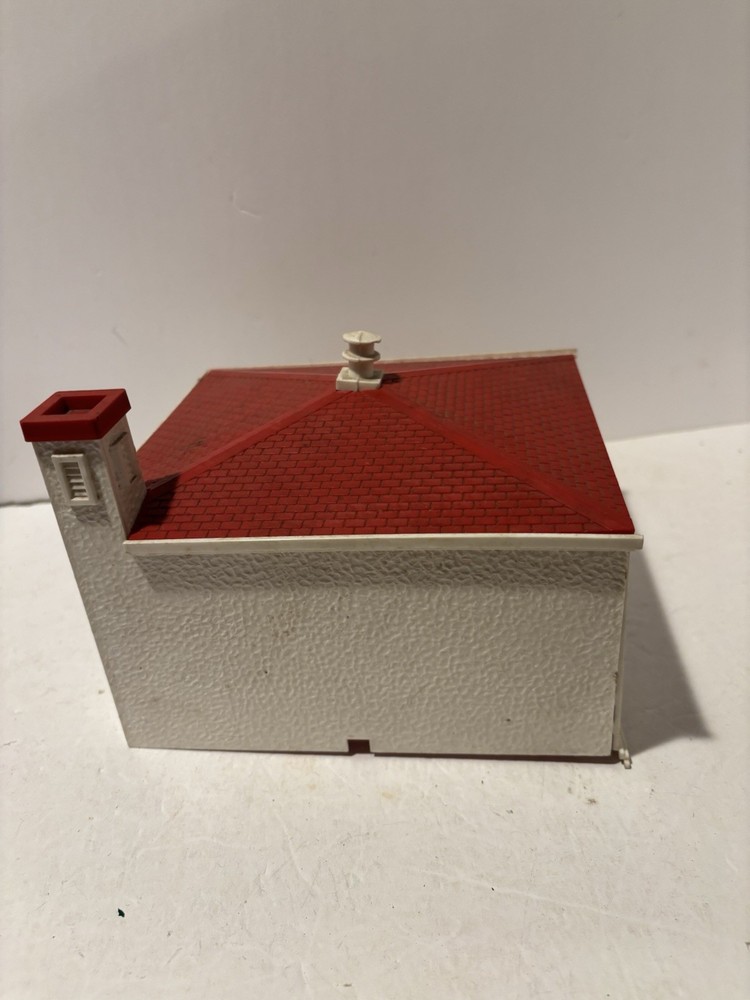 O scale complete fire station by Plasticville