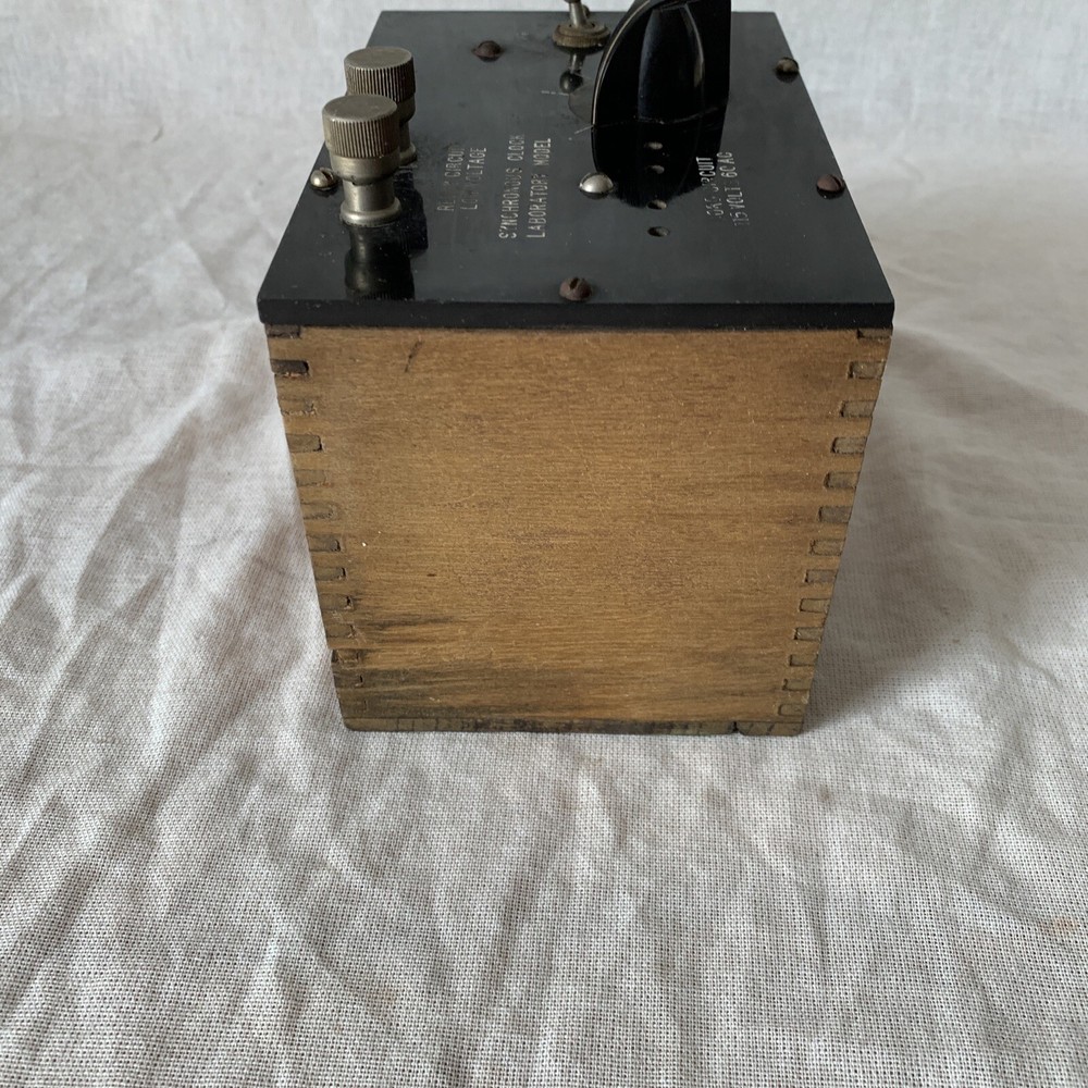 Synchronous Clock Laboratory Model