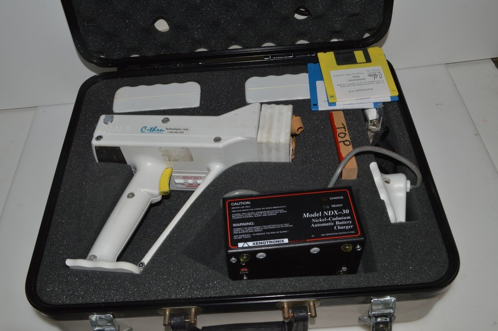 C-THRU MAP 4 SPECTRUM ANALYZER W/ CASE- BATTERIES- CHARGER (UGK37)