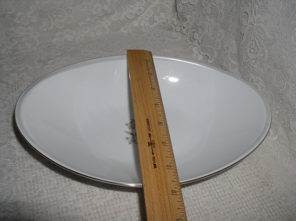 Meito China Grace Oval Vegetable Bowl