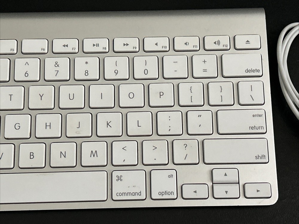 Apple A1314 Keyboard & A1657 Magic Mouse Set – Wireless Bluetooth –