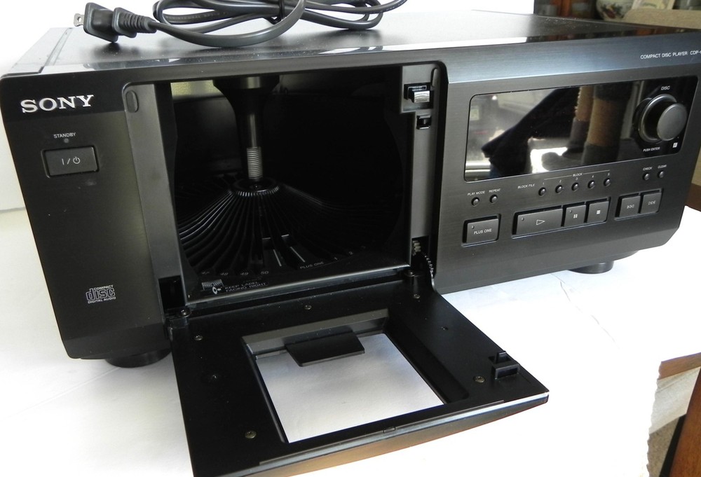 Sony CDP-CX53 50 Disc CD Changer with remote EUC