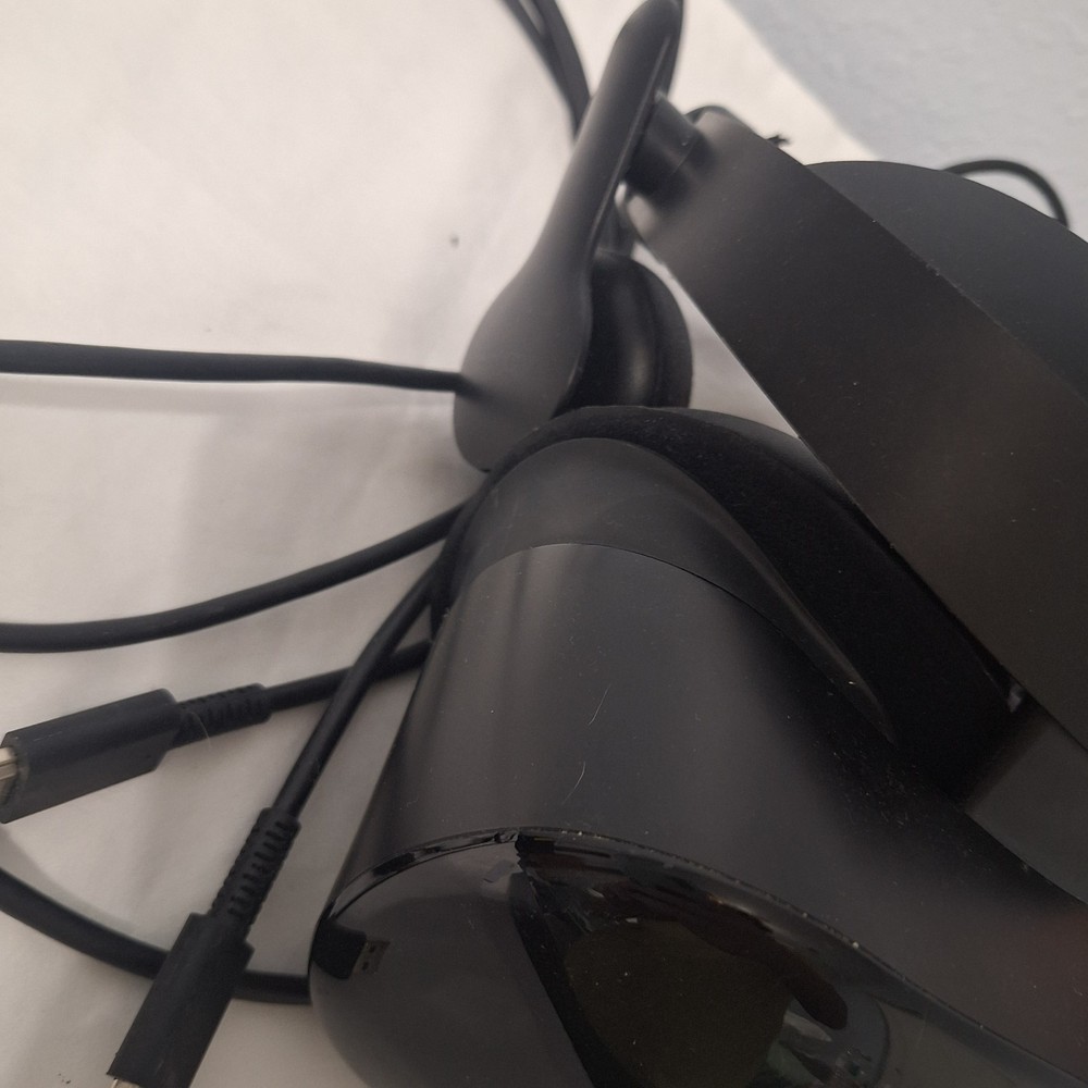 Samsung HMD Odyssey Plus Windows Mixed Reality VR Headset XE800ZBA Headset Only
