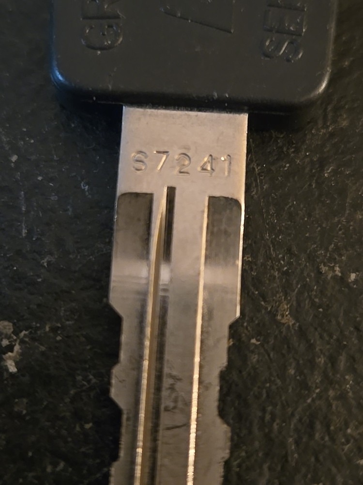 GREENWALD SENTINEL 3 KEY CODED S7241 (3D4)