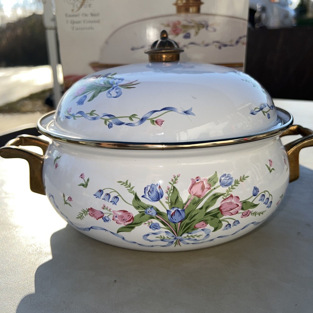 French Fluer 3 quart covered casserole pan