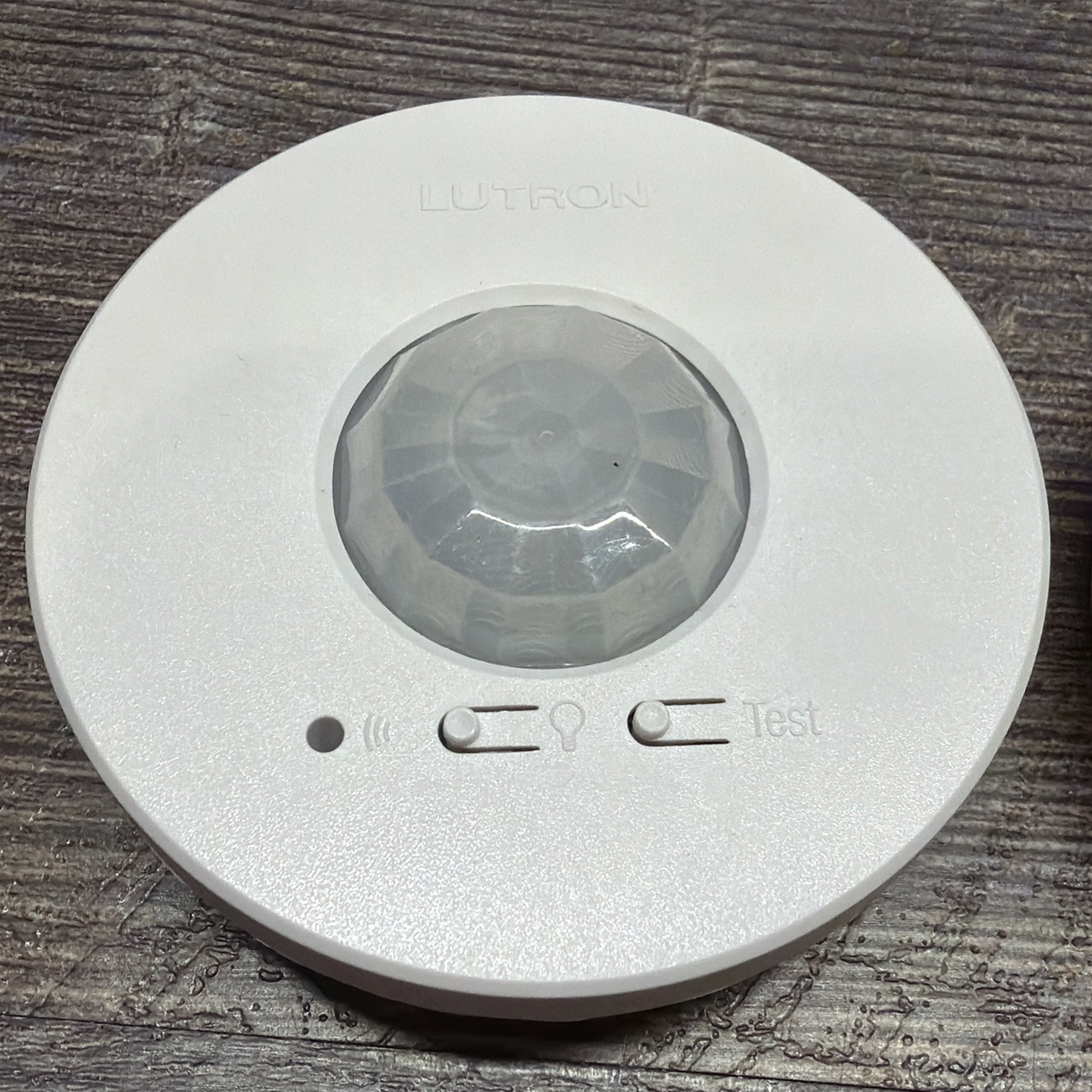 EUC Lutron LRF2-OCR2B-P-WH Ceiling Occupancy Sensor Radio Powr Savr With Bracket