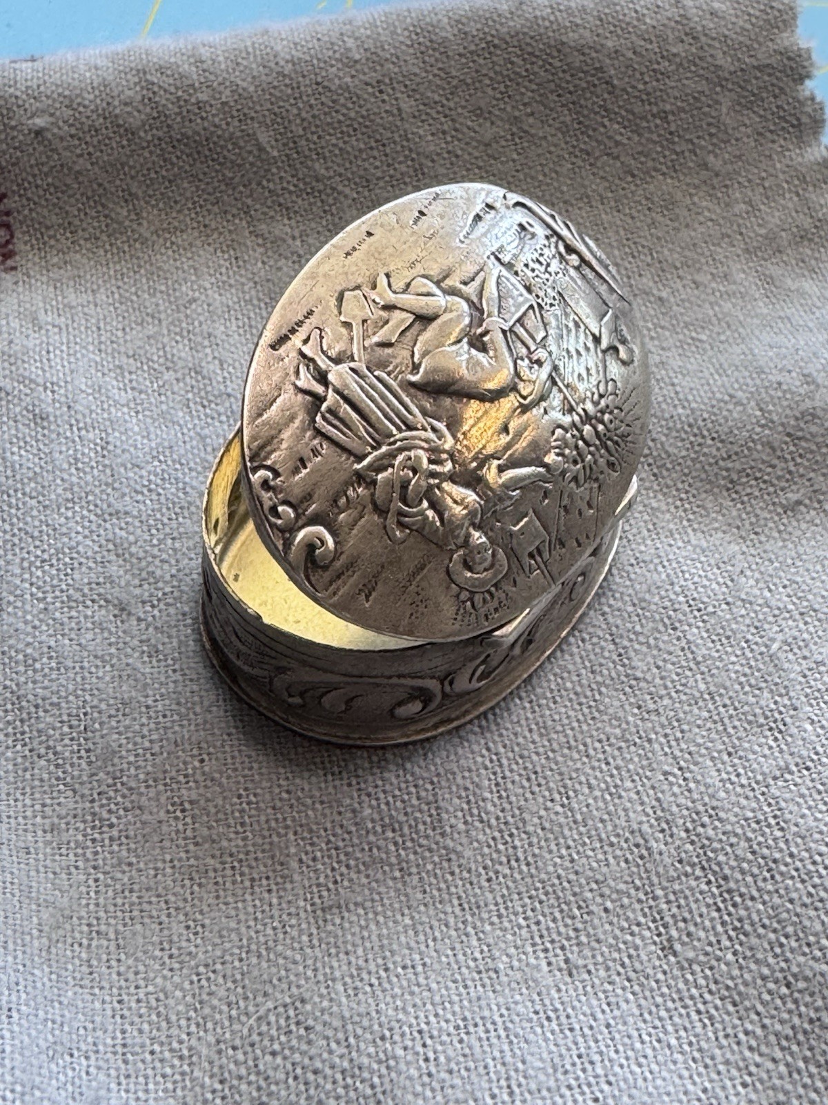 Hanau German 800 Silver Snuff Box – Friedrich Reusswig c.1903–1926 – Repoussé