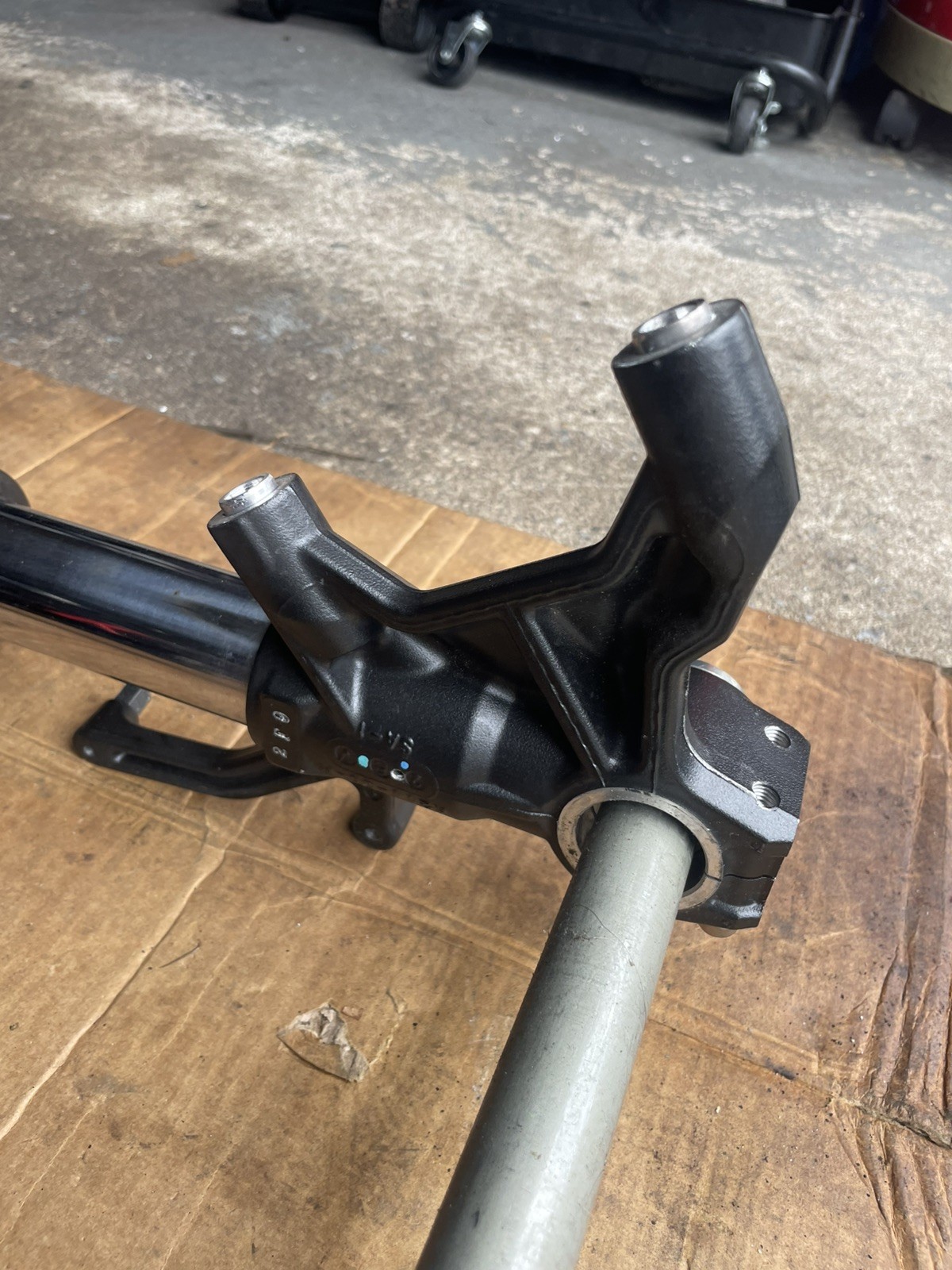 2023 19 - 25 KAWASAKI NINJA ZX636 ZX6R FRONT RIGHT LEFT SIDE FORKS TUBE LEGS OEM