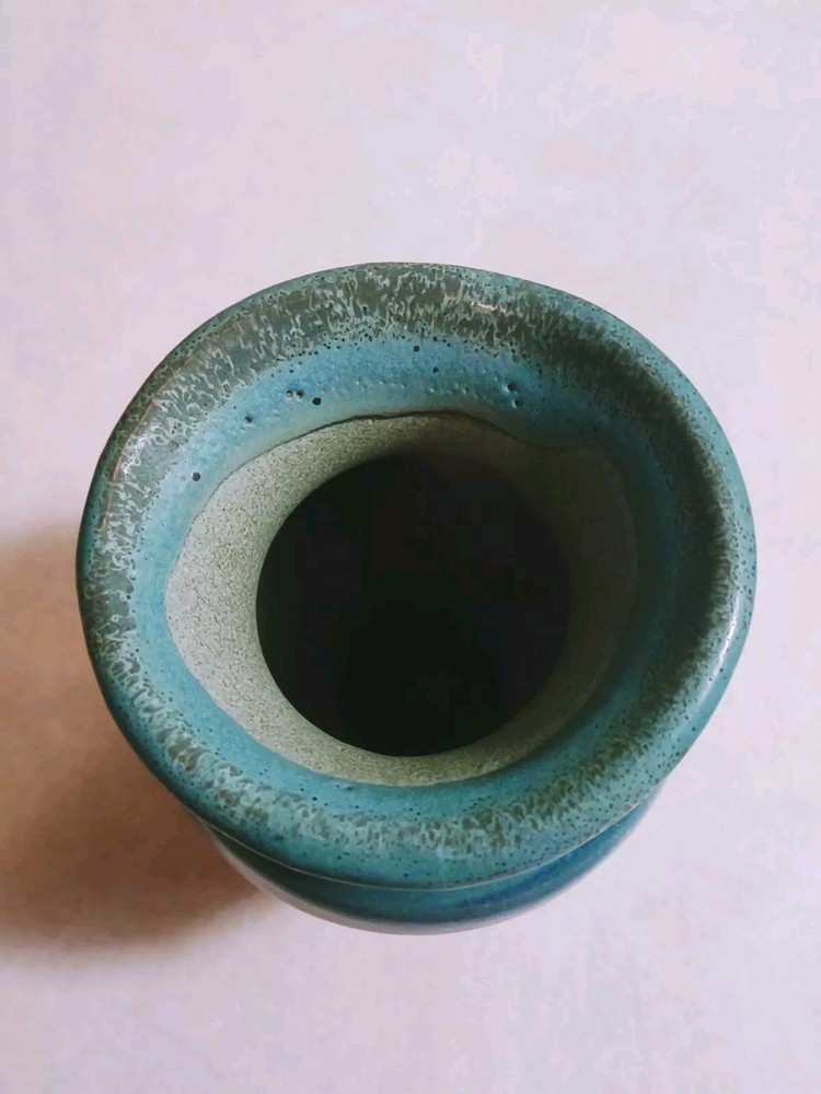 STUDIO HAND THROW GLAZED POTTERY VASE
