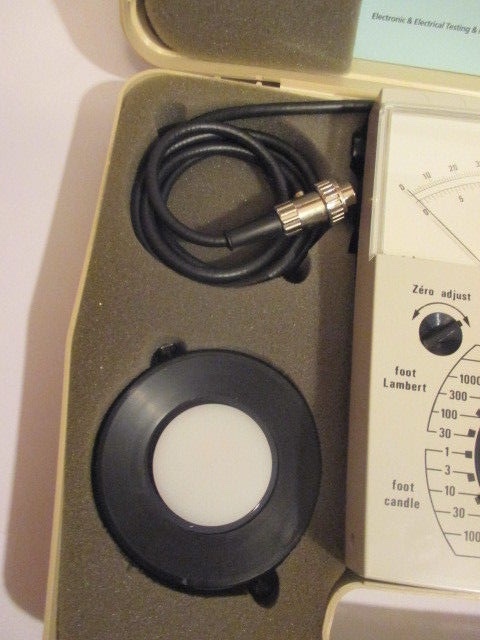 AEMC 814 LIGHT METER AND SENSOR CASE KIT TEST EQUIPMENT (AA2) *