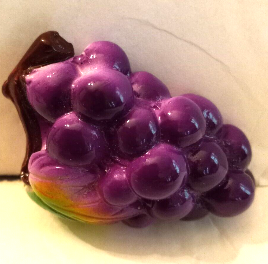 VINTAGE PLASTIC PENCIL SHARPENER GRAPE DESIGN