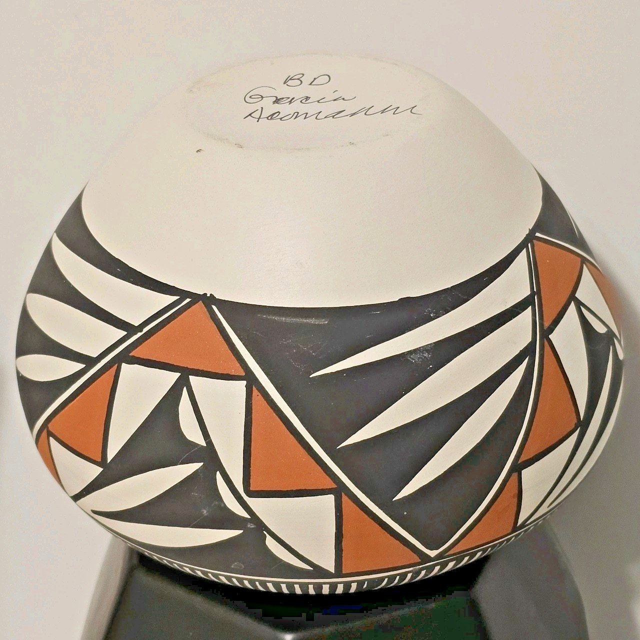 B D (Beverly) Garcia Acoma NM Pottery Line Work Signed 4.5"H & 5.5"W Hand-Coiled