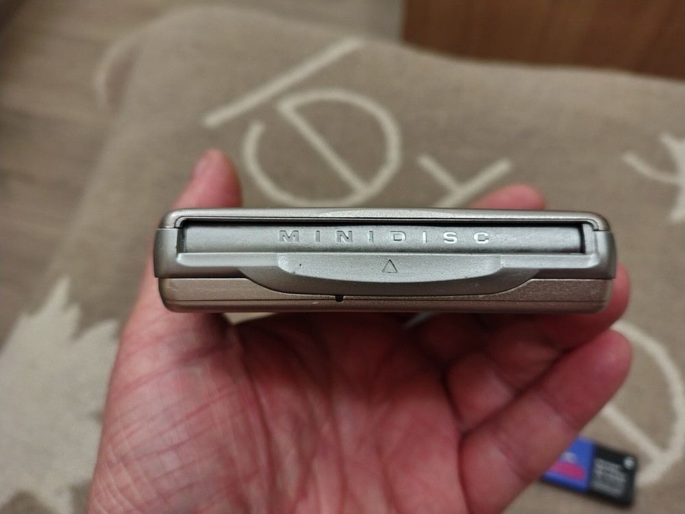 Sharp MD SS-322-N MiniDisk Headphone Player - Silver Fully Working Great Shape