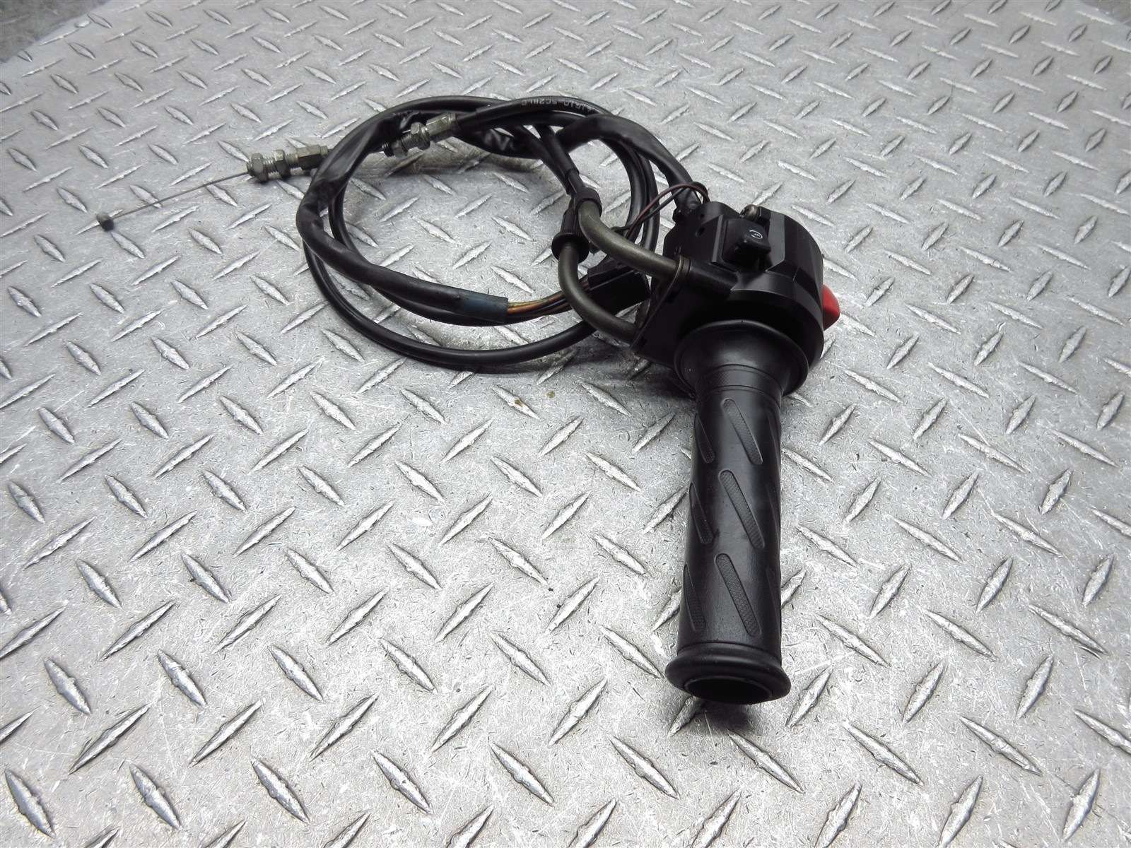 2005 05-06 Suzuki GSXR 1000 GSXR1000 Right Switch Throttle Control Cable Grip
