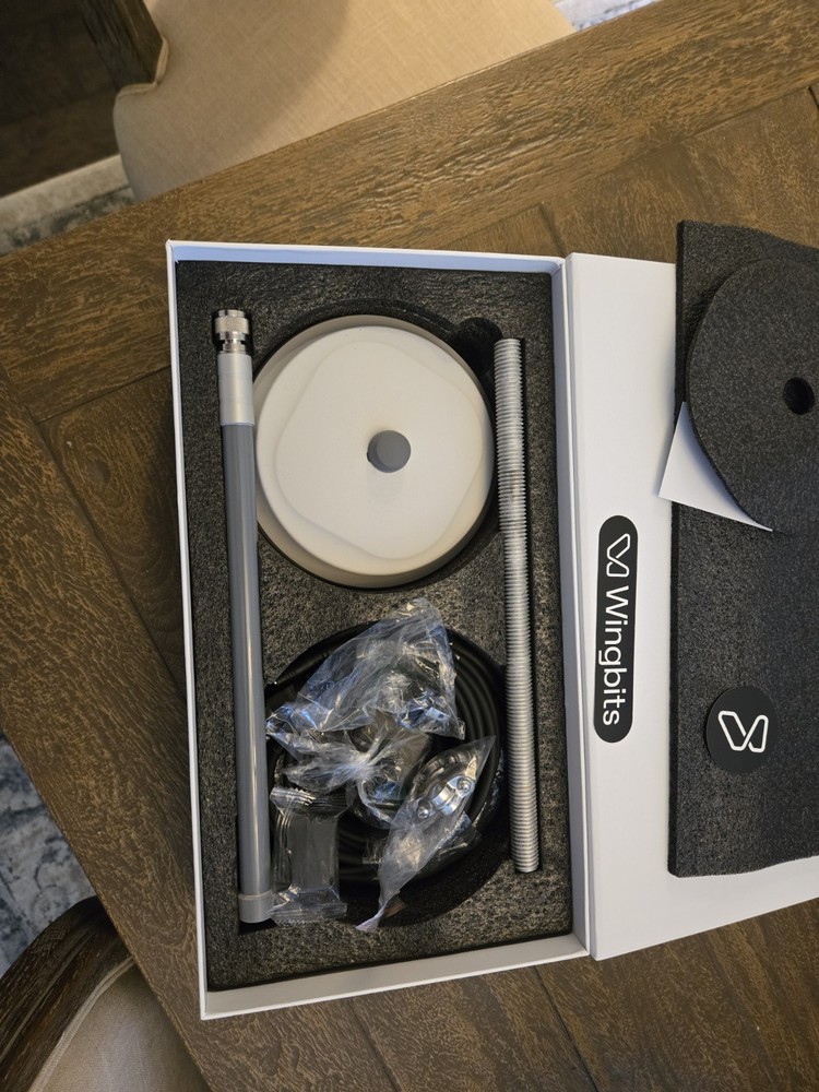 Wingbits WB200 ABS-D Flight Tracking Station