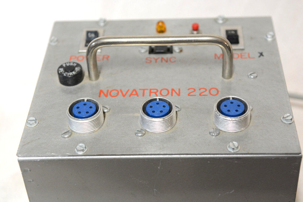 Novatron 220  Power Pack Flash Complete w/Cord Tested Working