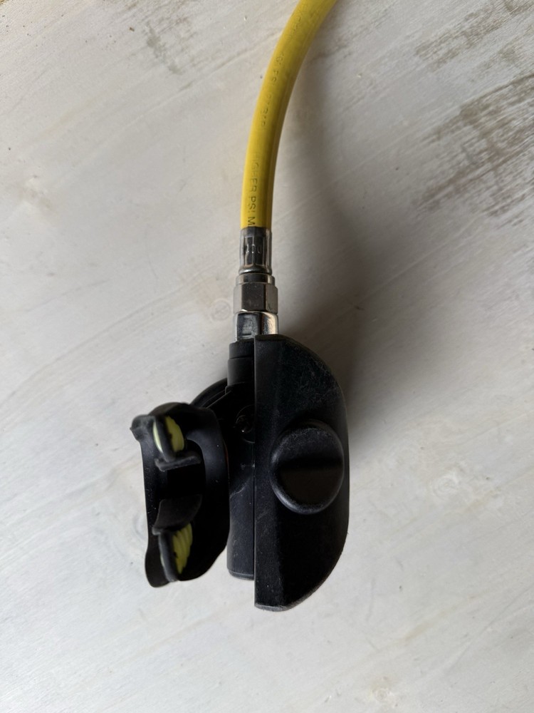 Cressi XS Plus Regulator With Hose