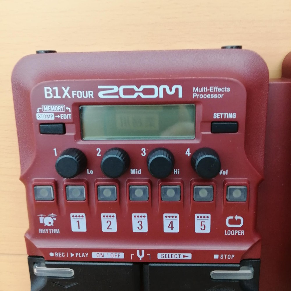 ZOOM B1X FOUR Bass Multi-Effects Processor Pedal - 70+ FX & Amp Models - B1X4