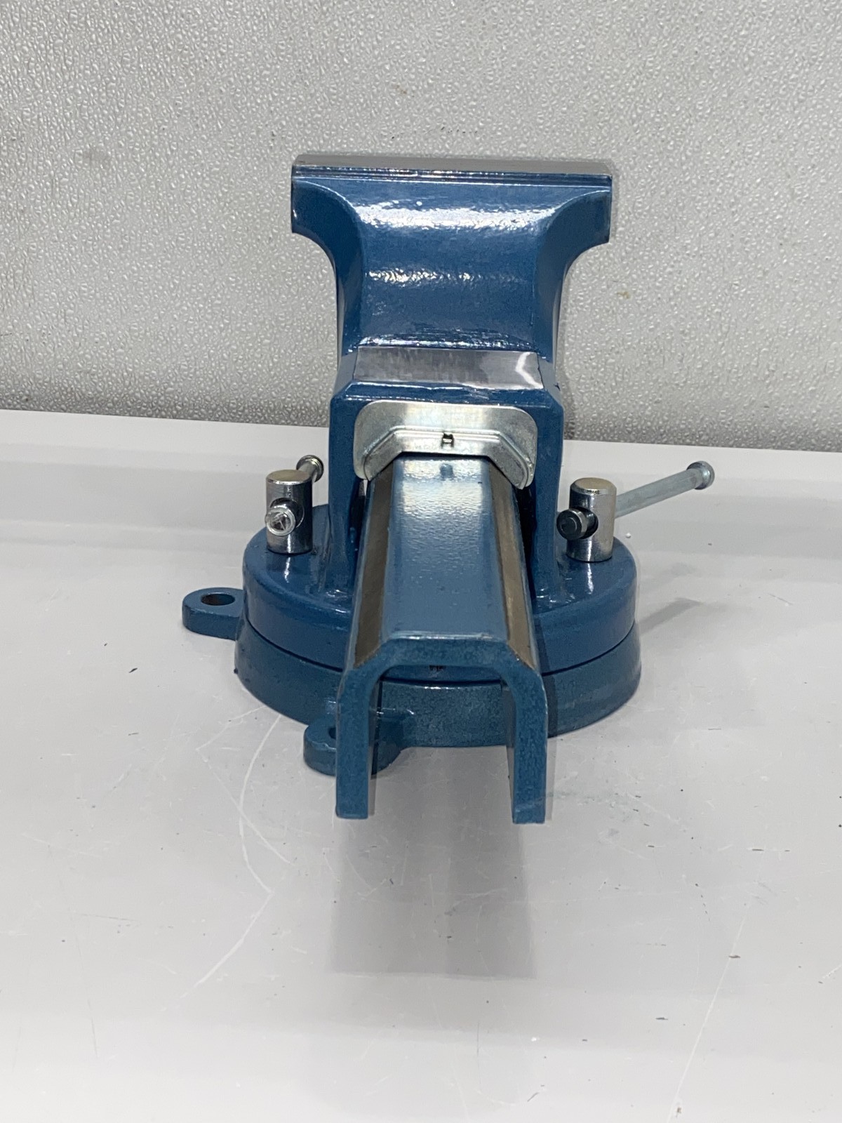 Bessey 6" Industrial Swivel Base Bench Vise W/Pipe Clamp No Handle BV-DF6SB