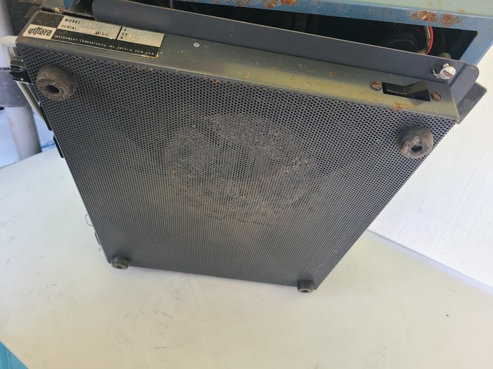 Gilford Micro-Sample Spectrophotometer 300-N, Powers Up, Untested