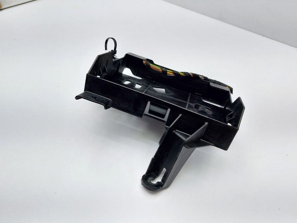 AUDI A4 B8.5 Central Convenience Module Controller Bracket 8K0907461A 2015