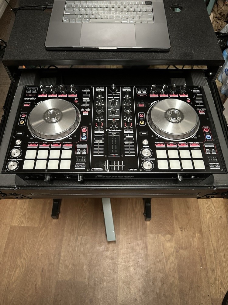 Pioneer DDJ-SR Digital DJ Controller with Case