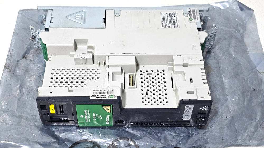 EMERSON Control Techniques Digitax ST DST1401 Servo Drive 3098-0066