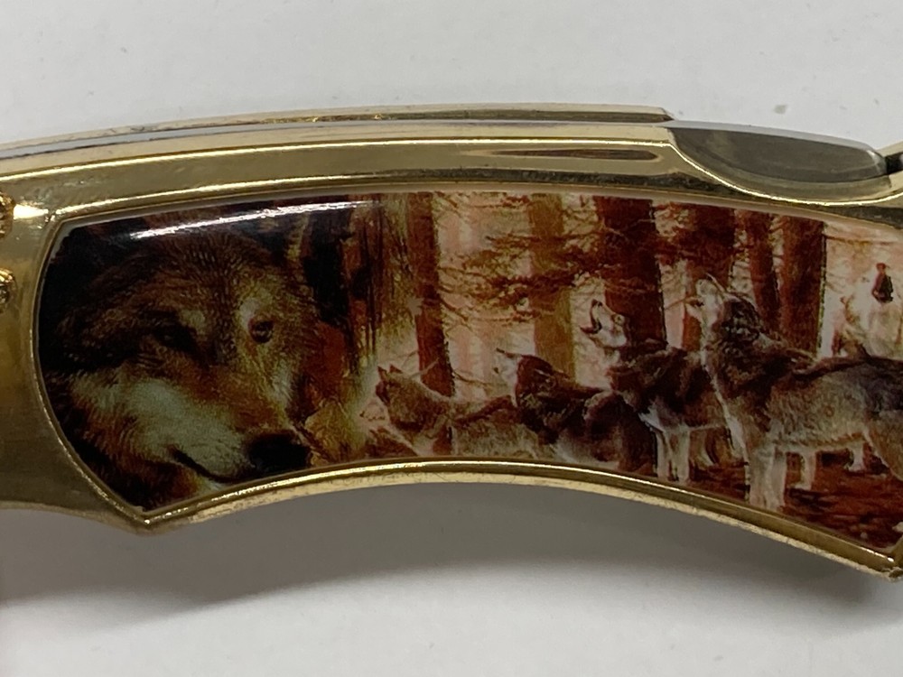 Wolf Pack Commemorative Knife in Presentation Box WPCKT