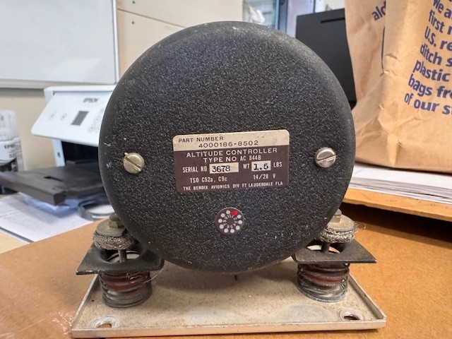 BENDIX AVIONICS ALTITUDE CONTROLLER TYPE AC 844B P/N 4000186-8502