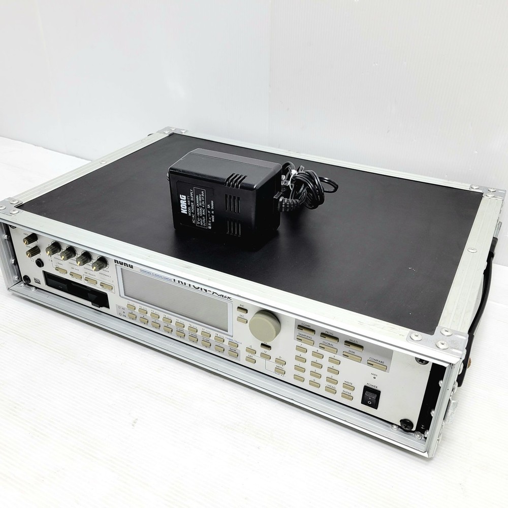 KORG TRITON Rack Synthesizer  Fully functional unit Safe delively
