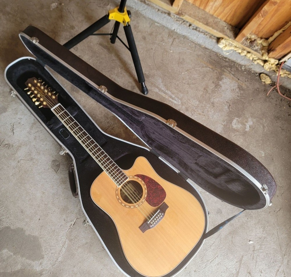 Takamine EF400SC