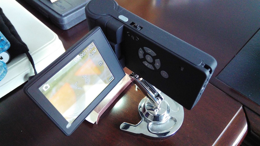 5MP HD Digital Portable Microscope Foldable Camera with 3" LCD Screen 8 LED