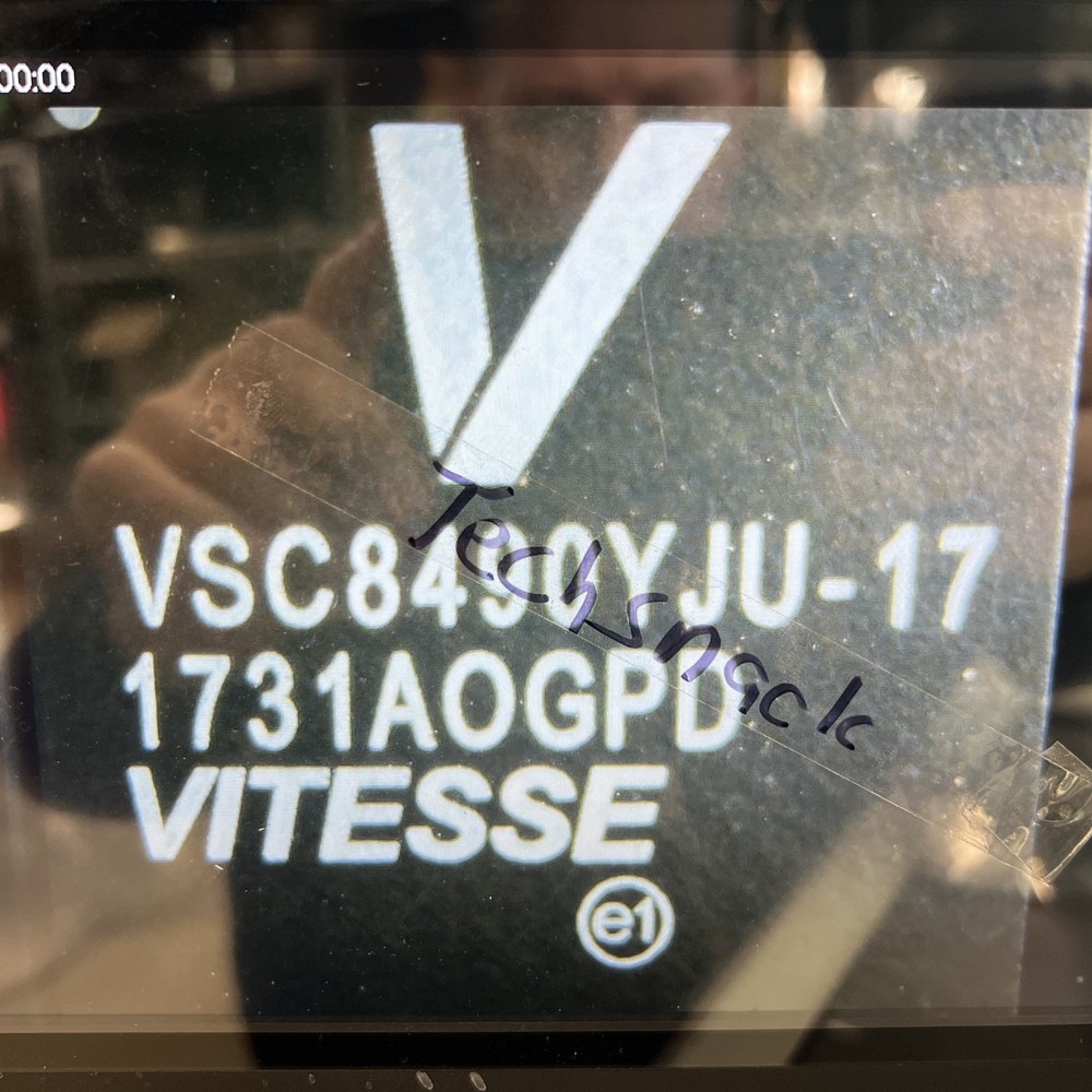 1st. VSC8490YJU-17 Microchip Technology