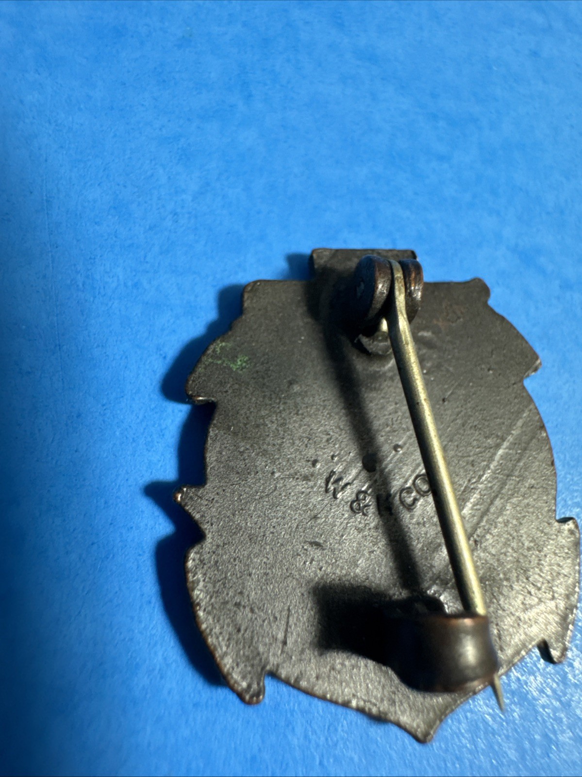 WWl Homefront pin War service ship building bronze Pinback W & H Co. (P34)