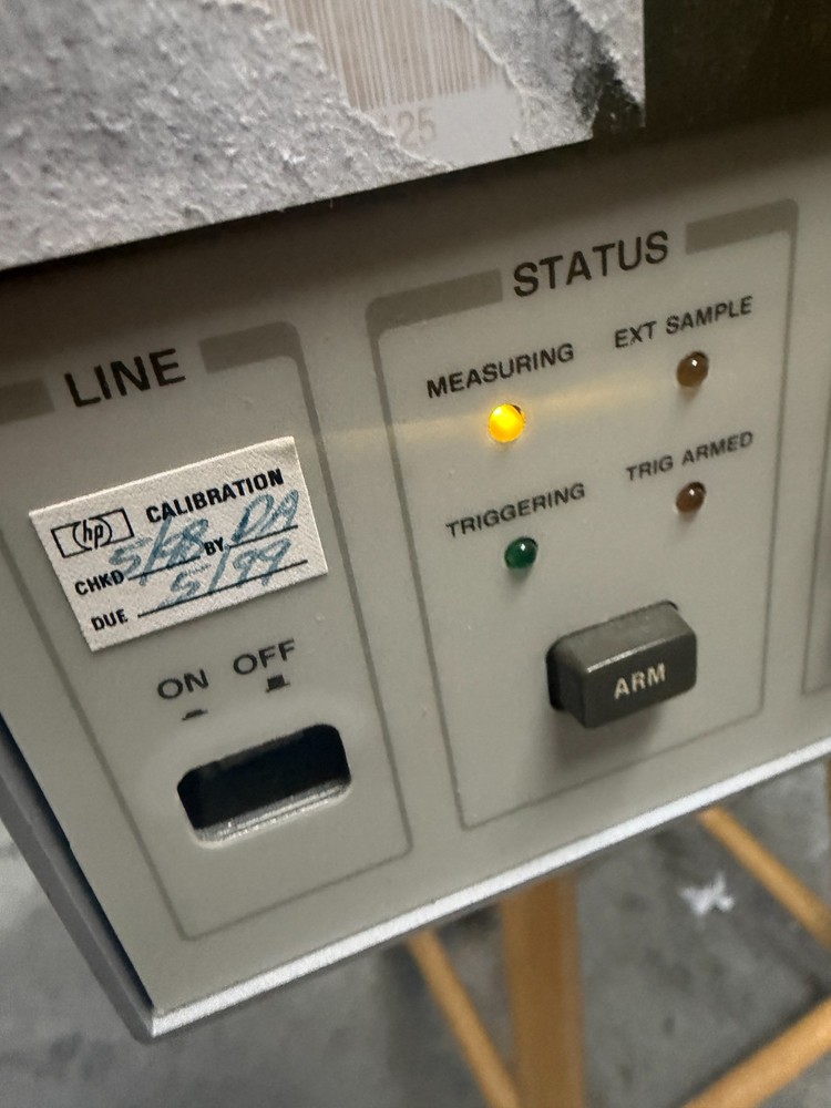HP 3562A Dynamic Signal Analyzer Powers On Passes Self Tests See Notes