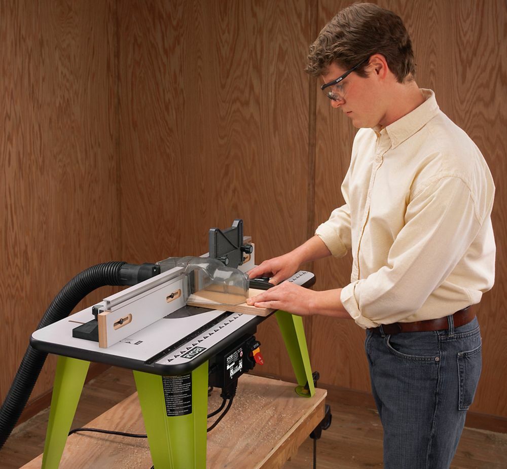 RYOBI CANADA Universal Router Table 120V