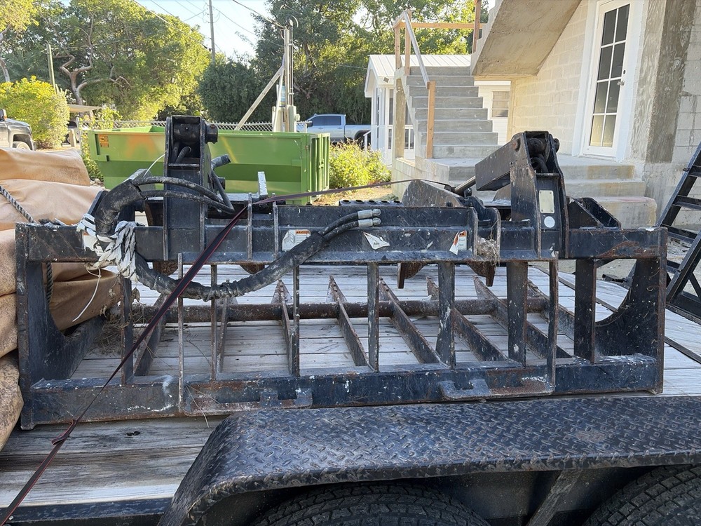 Bobcat 89” Hydraulic Grappler Attachment