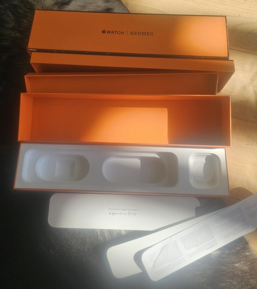 Apple Watch Hermès Original Box Set – Complete Packaging, Excellent Condition