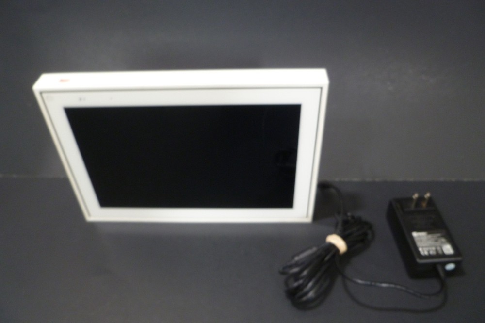 Facebook Portal Mini White- Smart Video Calling 8” Touch Screen Display / Works