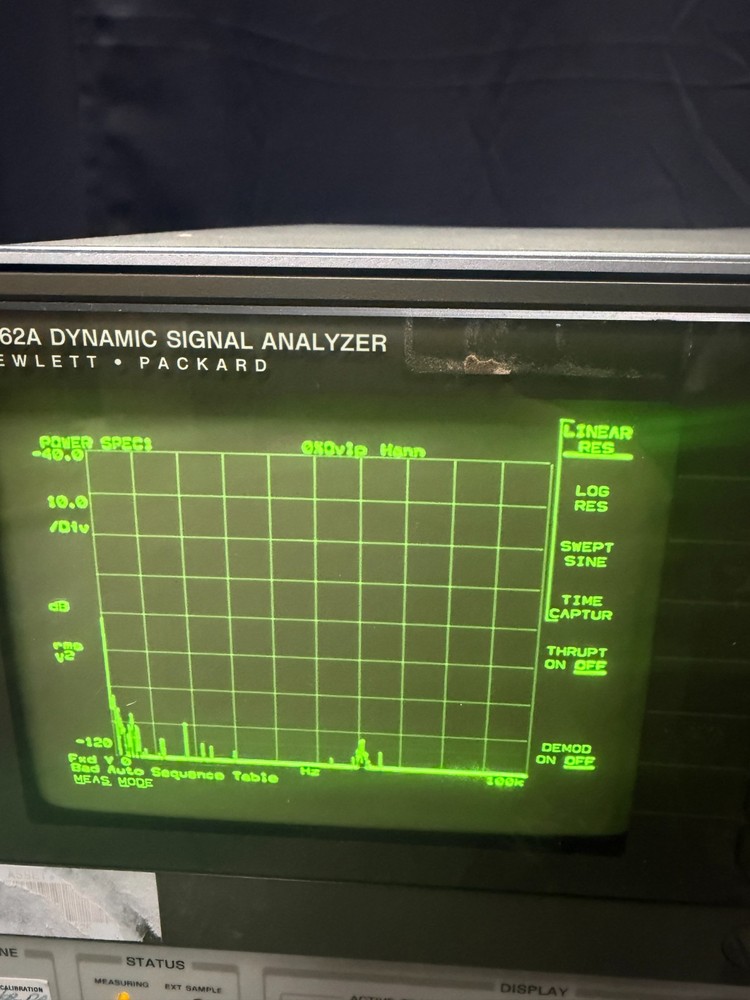 HP 3562A Dynamic Signal Analyzer Powers On Passes Self Tests See Notes