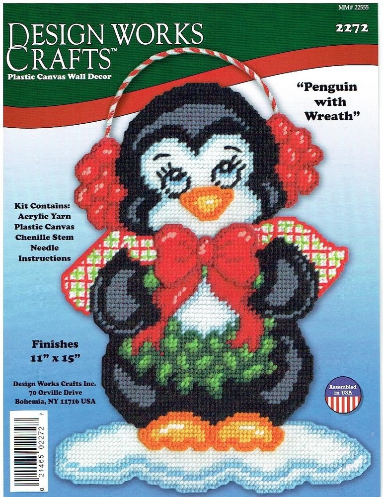 PENGUIN WITH WREATH Wall Hanging  plastic canvas  PATTERN (#TF0462)
