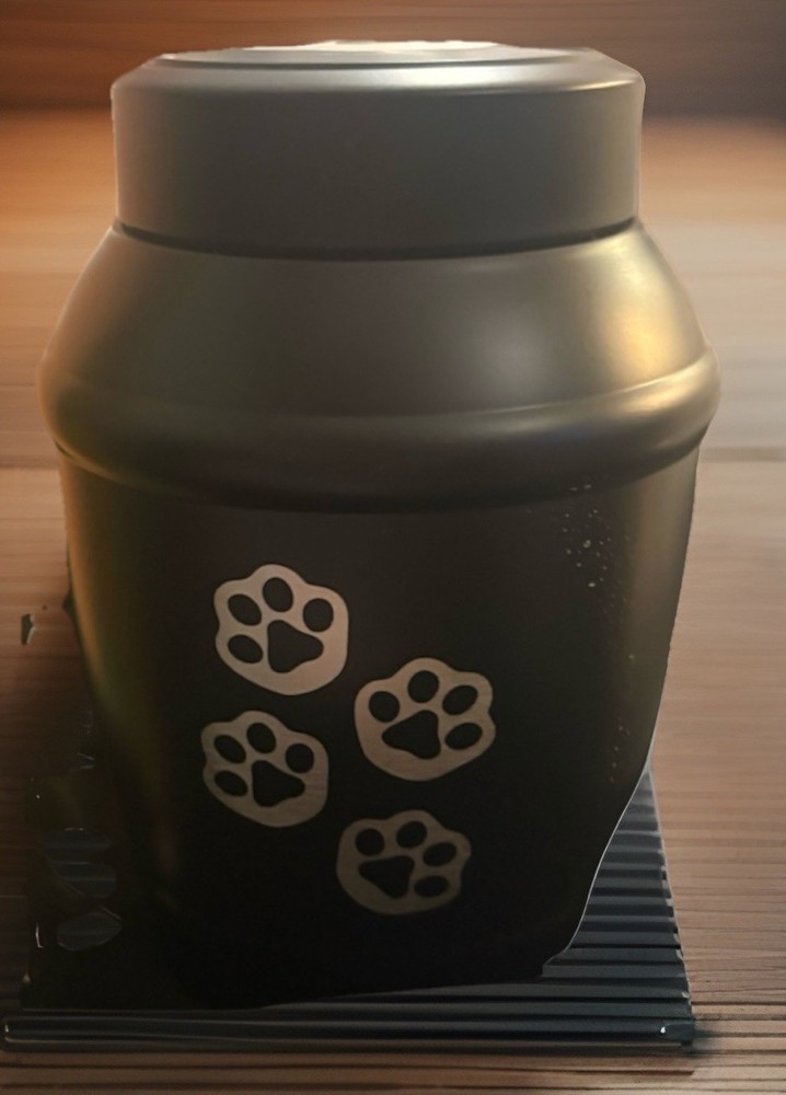 Pet Cremation Urn.   New!
