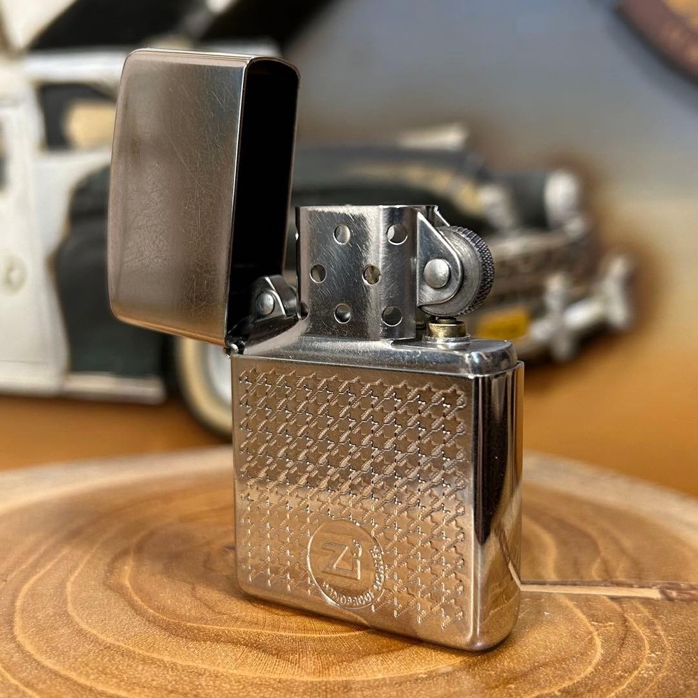 Zippo lighter Zi made in 2003