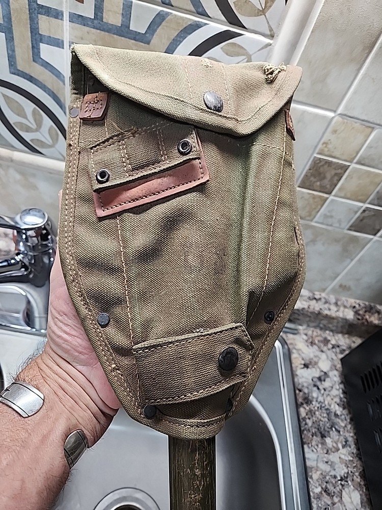 U.S. ARMY 1944 COMBAT FIELD SHOVEL AND CARRIER COVER WW2 Military Trench "Wood"