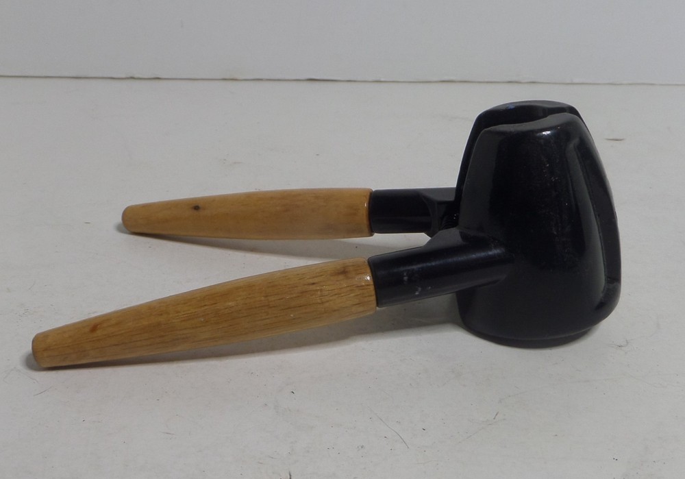 Nut cracker vintage